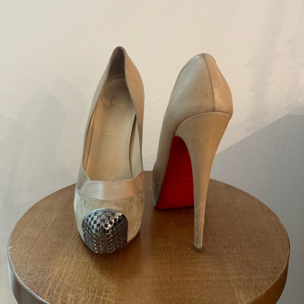 Christian Louboutin Women’s Beige Red Bottom Heels Size 41 which is a 10 !